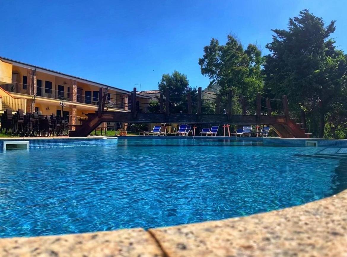 Hotel La Ciaccia Валледория Экстерьер фото