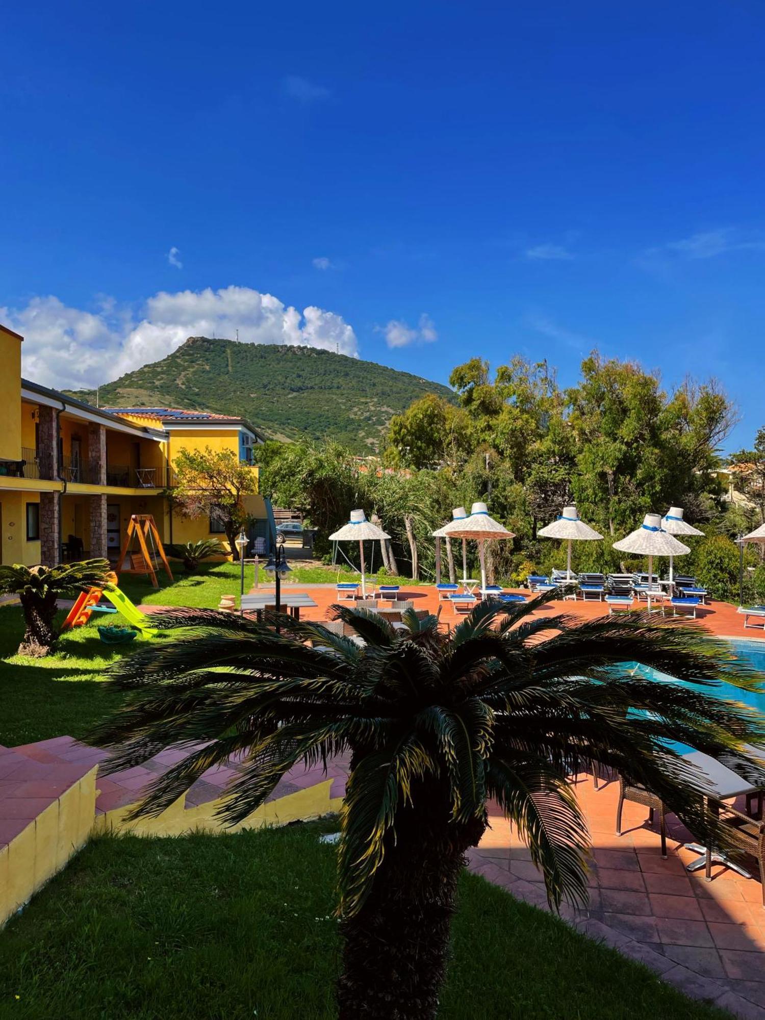 Hotel La Ciaccia Валледория Экстерьер фото