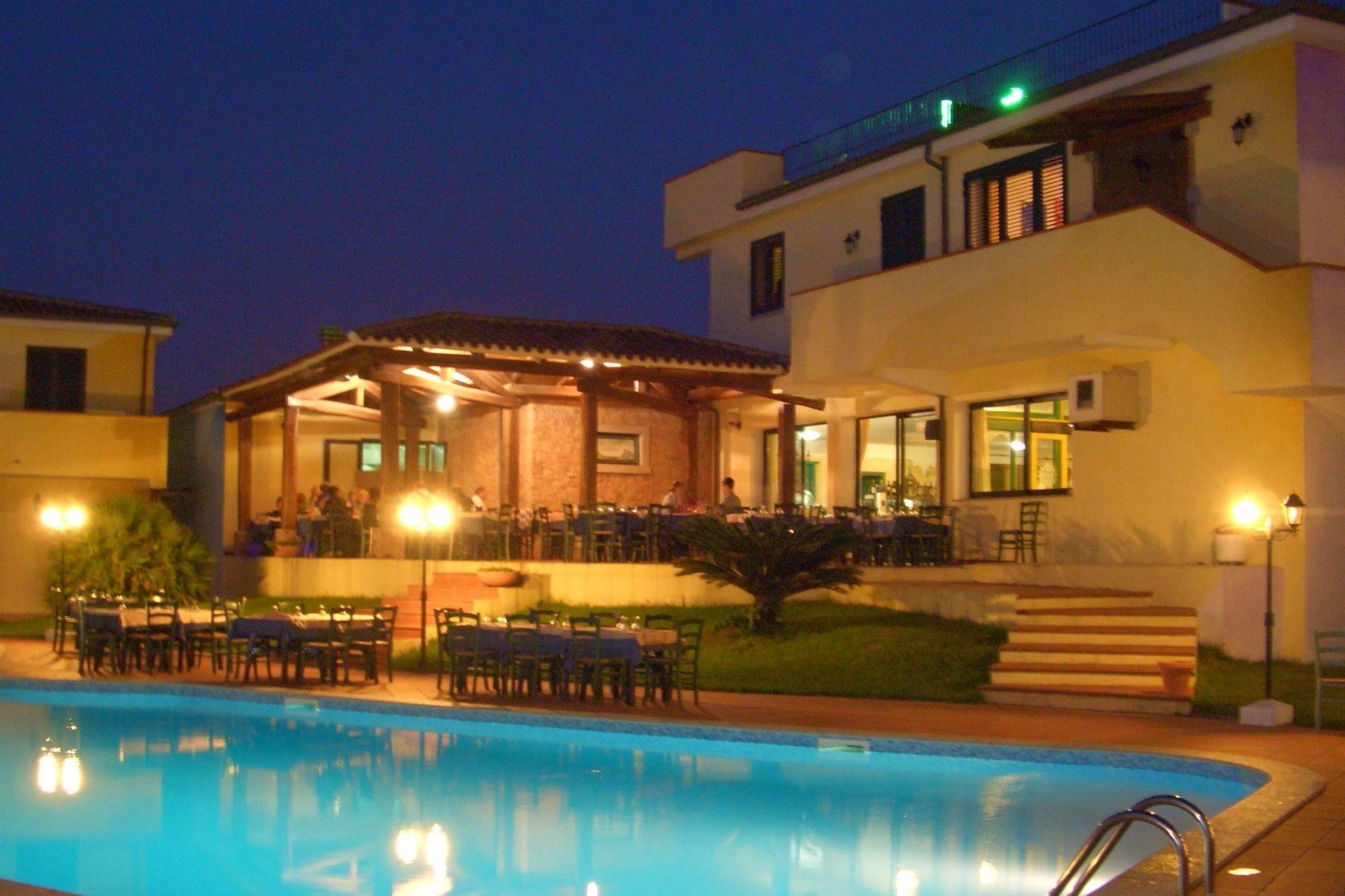 Hotel La Ciaccia Валледория Экстерьер фото